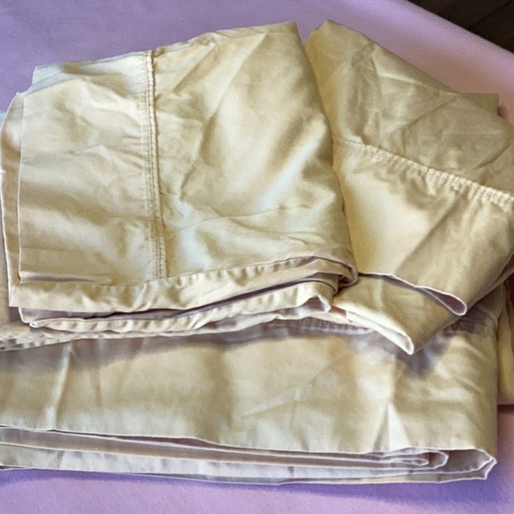 FINAL SALE PRICE Like New Apricot King Flat Sheet+2 Pillow Cases